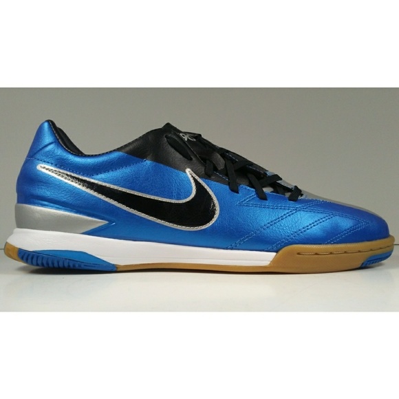 nike soccer cleats 2011